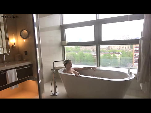 ❤️ Foshnjë e jashtëzakonshme që tund me pasion pidhin e saj në banjë ❤❌ Video porno në sq.sexvideogif.ru